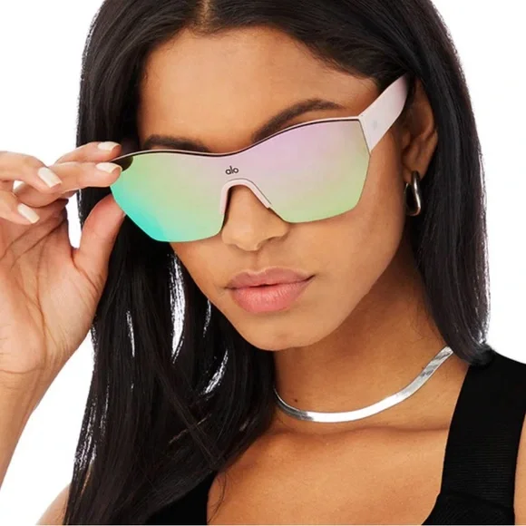 Alo Yoga Infamous Sunglasses Chrome Shiny/Clear Alo Infamous Sunglass | TikTok main image 4